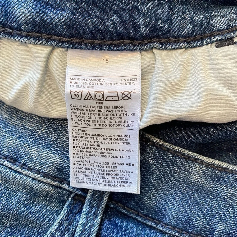 Old Navy Medium Rinse Super Skinny Blue Jean Size 18
